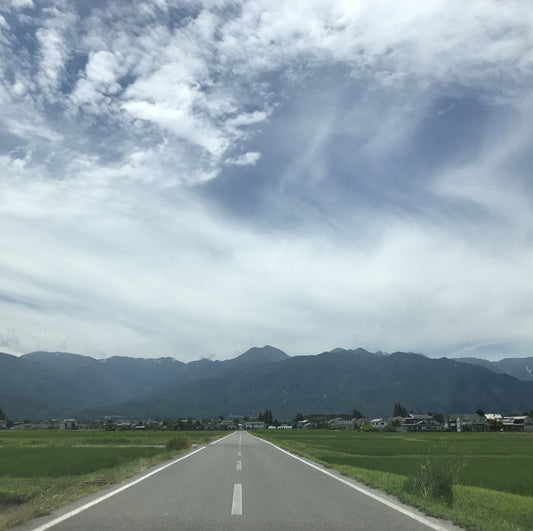 安曇野はなぜなだらかな平地なのか？｜扇状地と北アルプスがつくった大地のしくみ